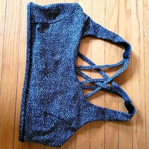 Lululemon free to be tranquil Sports Bra size 8